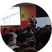 專(zhuān)家輔導(dǎo)、現(xiàn)場(chǎng)沙龍，更多干貨與人脈資源